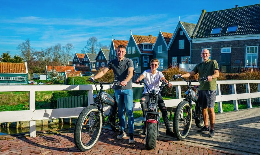 Volendam: E-Fatbike Rental - Edam in about an hour: canals, narrow alleys, and cheese market energy