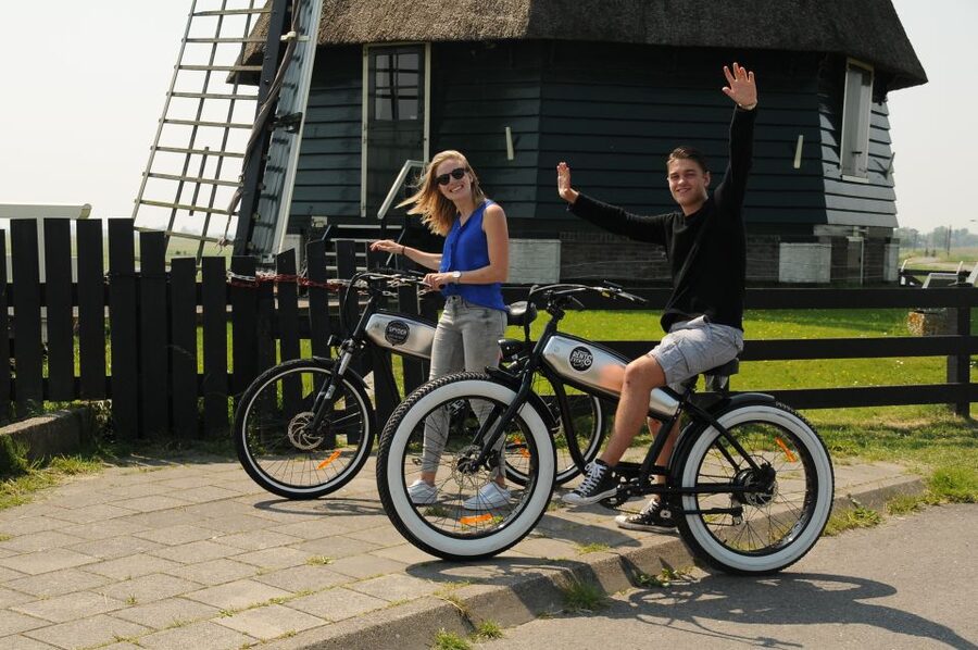 Volendam: E-Fatbike Rental - The E-fatbike experience: riding on top of the dike and beyond