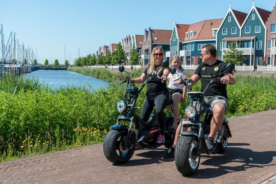 Volendam: E-Scooter Rental - Volendam to Edam in about an hour: narrow alleys and cheese stops