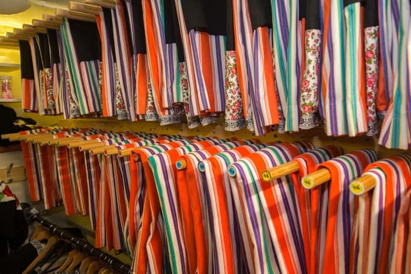 Volendam: Photo in Traditional Dutch Costume - Key highlights worth your time