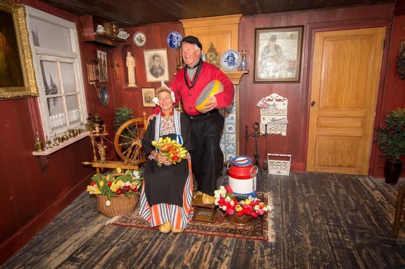 Volendam: Photo in Traditional Dutch Costume - The 25-minute dress-up and photo flow