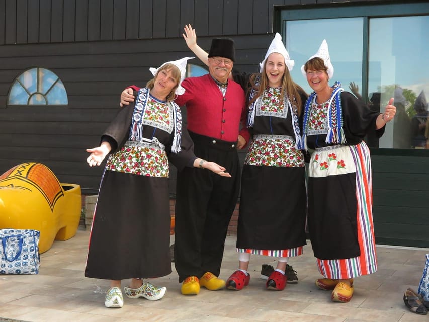 Volendam: Traditional Costume Photo with Cheese & Clog Tour - Key things I’d circle before you go
