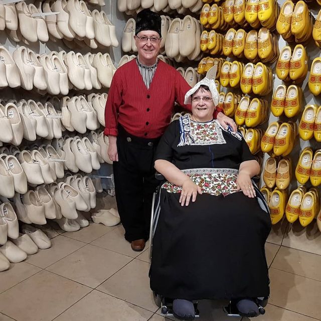 Volendam: Traditional Costume Photo with Cheese & Clog Tour - Cheese-Making Tour (30 Minutes): Gouda or Edam Explained the Dutch Way