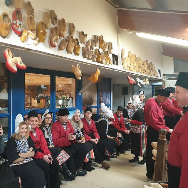 Volendam: Traditional Costume Photo with Cheese & Clog Tour - What This Works Best For (and What Might Feel Too Short)