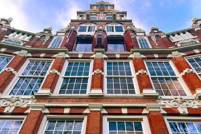 Walking Tour about Golden Age Architecture, private local guide - Torensluis: baroque facades and the crooked-house quirk