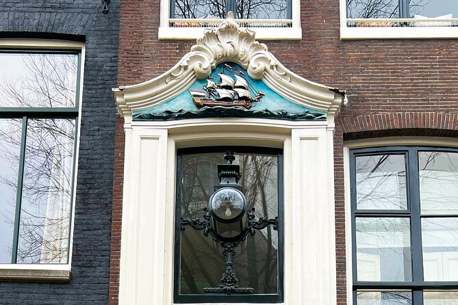 Walking Tour about Golden Age Architecture, private local guide - De Dolphijn: a dolphin symbol and Rembrandt’s Night Watch connection