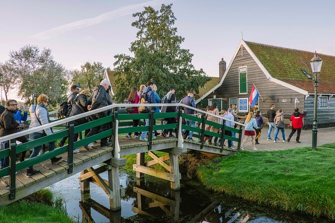 Windmill Tour from Amsterdam, Including Volendam & Marken - The guides and the demonstrations: where the best moments happen