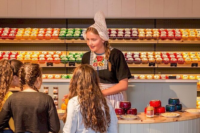 Windmills Country side tour Zaanse Schans-Cheesefactory-Volendam - Volendam: A Comfortable Hour in a Classic Fishing Village