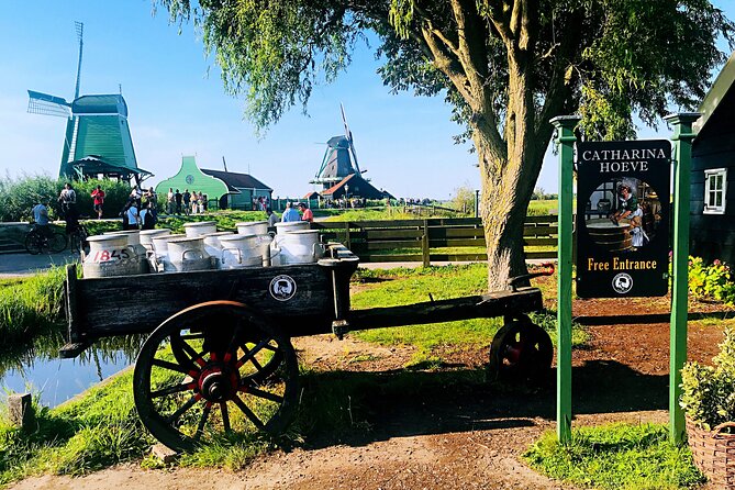 Zaanse Schans and Giethoorn Small-Group Tour with Hotel Pick-Up - The road to Giethoorn: calm countryside time with a guide voice in your ear