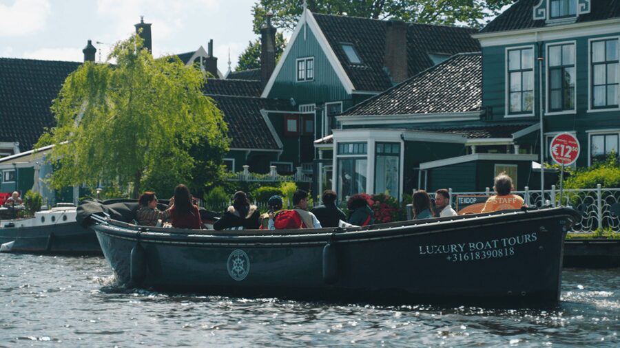 Zaanse Schans: Cruise UNESCO Windmills Village + Live Guide - Live guides make or break the experience, and this one delivers