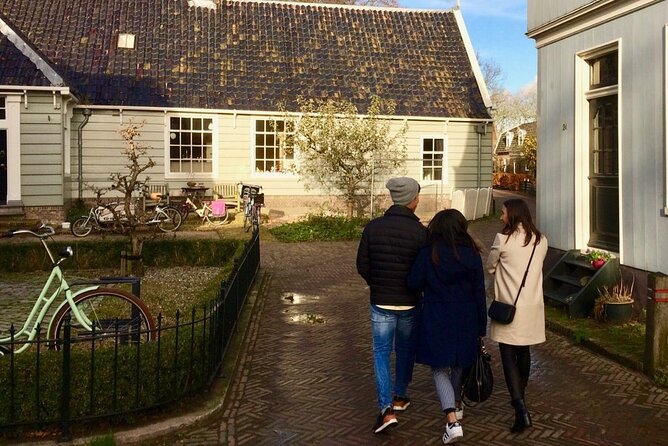 Zaanse Schans Windmills and Volendam Small-Group Tour from Amsterdam - Monnickendam versus Volendam: pick your kind of waterfront