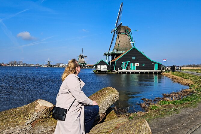 Zaanse Schans Windmills, Cheese and Volendam Tour from Amsterdam - Volendam: Harbor Views, Old Streets, and Traditional Costumes