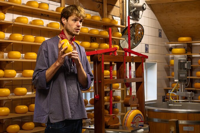 Zaanse Schans Windmills, Cheese and Volendam Tour from Amsterdam - Kooijman Souvenirs and Clogs Workshop: Quick, Useful, and Watchable
